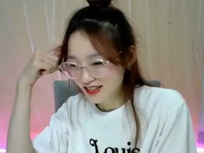 bú lồn cô bạn xinh đẹp để được ở nhà
